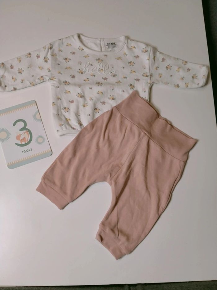 Jolie tenue bébé 3-6 mois - photo numéro 2