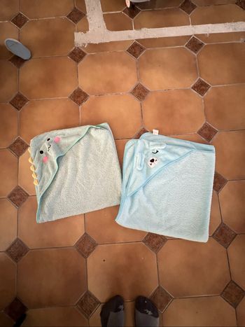 Lot deux capes de bain
