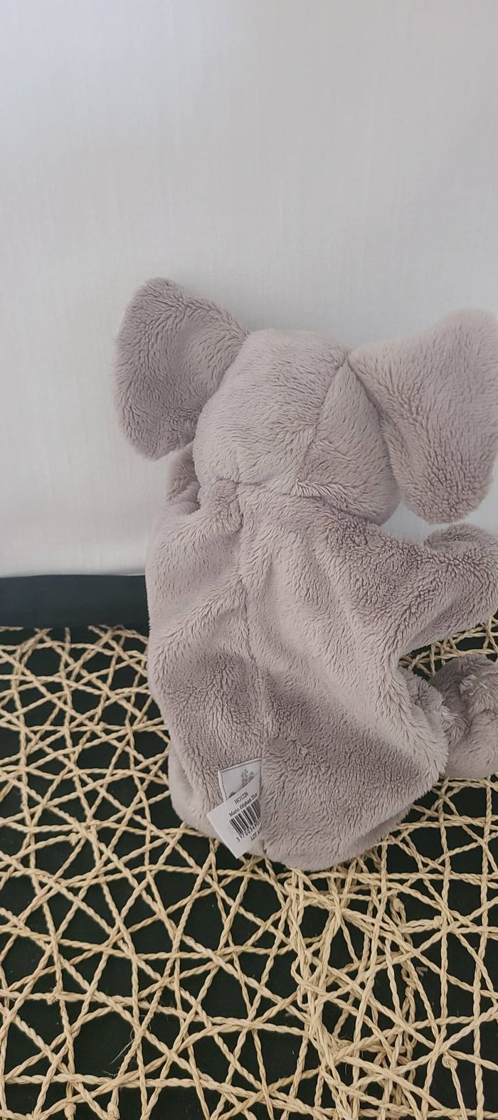 DOUDOU MARIONNETTE HISTOIRE D'OURS ELEPHANT GRIS BLANC POCHE SUR LE VENTRE - photo numéro 3