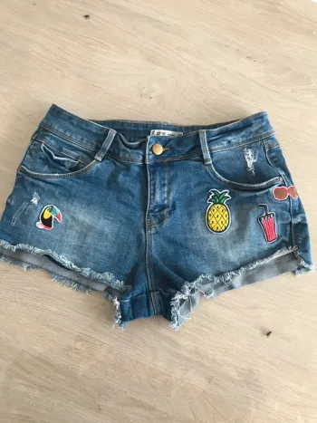 short court en jean motifs tropicaux