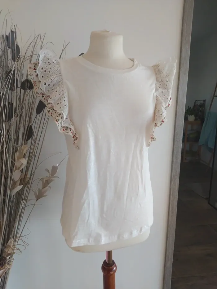 Blouse fleurie avec broderies neuve M - photo numéro 2
