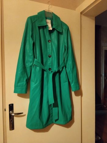 Imperméable vert de marque Pimkie.