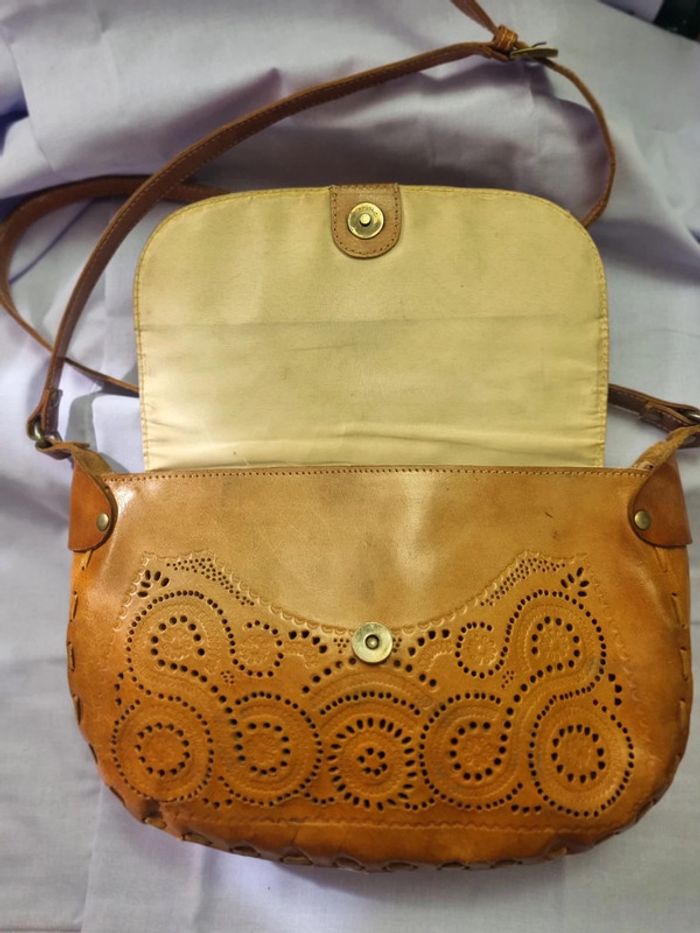 Sac à main genre besace en cuir - photo numéro 2