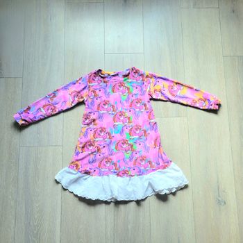 Très belle robe rose, motif licorne. Fille 8 ans