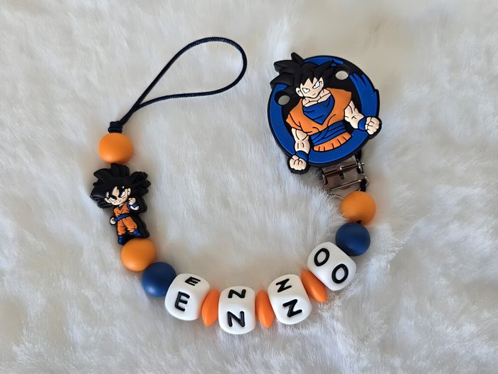 Attache sucette tétine personnalisé en silicone dbz