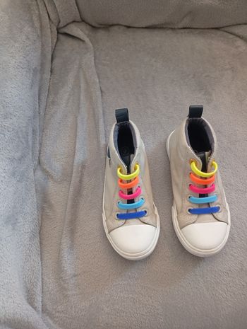 Basket avec lacets élastiques