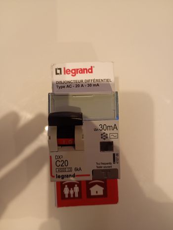 Disjoncteur différentiel Legrand 20A 30mA Type AC DX³ – Réf. 092833 – Neuf