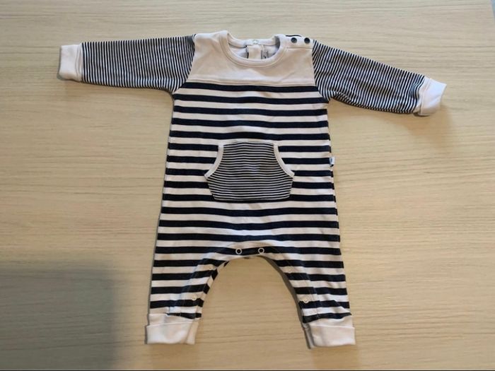 Combinaison rayée en 3 mois