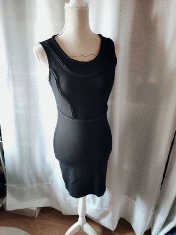 Robe moulante Zara noire, très chic, taille M, TBE !