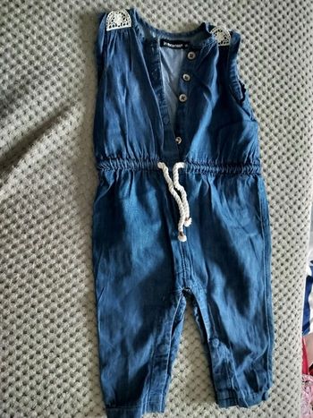 Combinaison en jeans 6 mois très bon état 