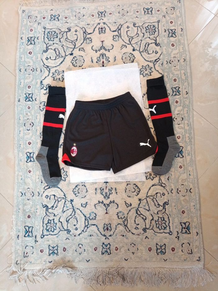 Tenue de foot Puma, équipe Milan AC taille 5/6 ans authentique neuf - photo numéro 16