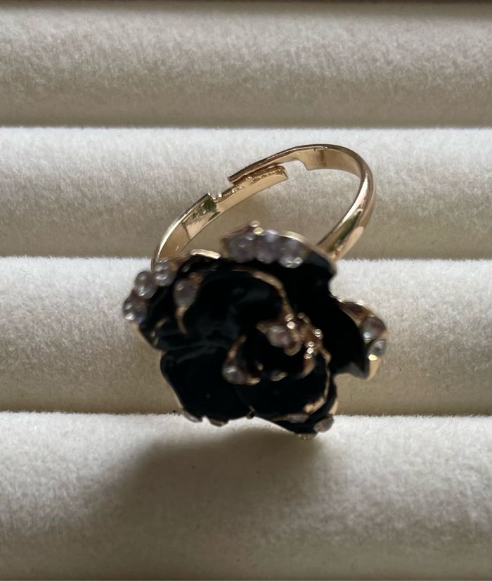 Bague fleur noire - photo numéro 3