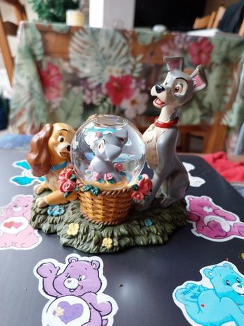 Snowglobe disneyland Paris la belle et le clochard