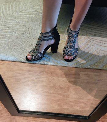 Sandales à talons noires avec strass NEUVES, très  classes