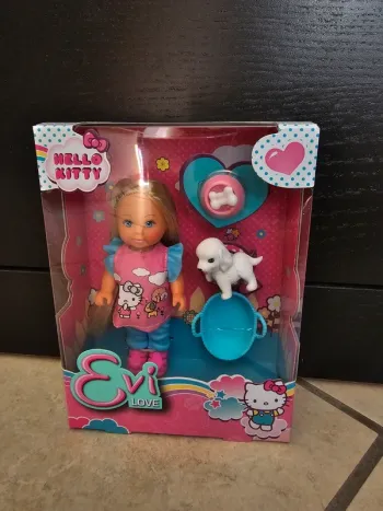 mini poupée 12 cm avec chien Evi love