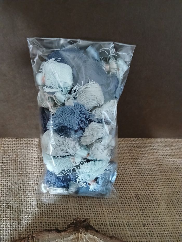 Lot de 50 glands pompons bleu - photo numéro 4