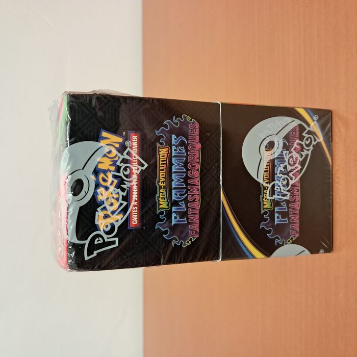 Demi display pokémon  Flammes fantasmagoriques  scellage sans trou mais plis sur carton