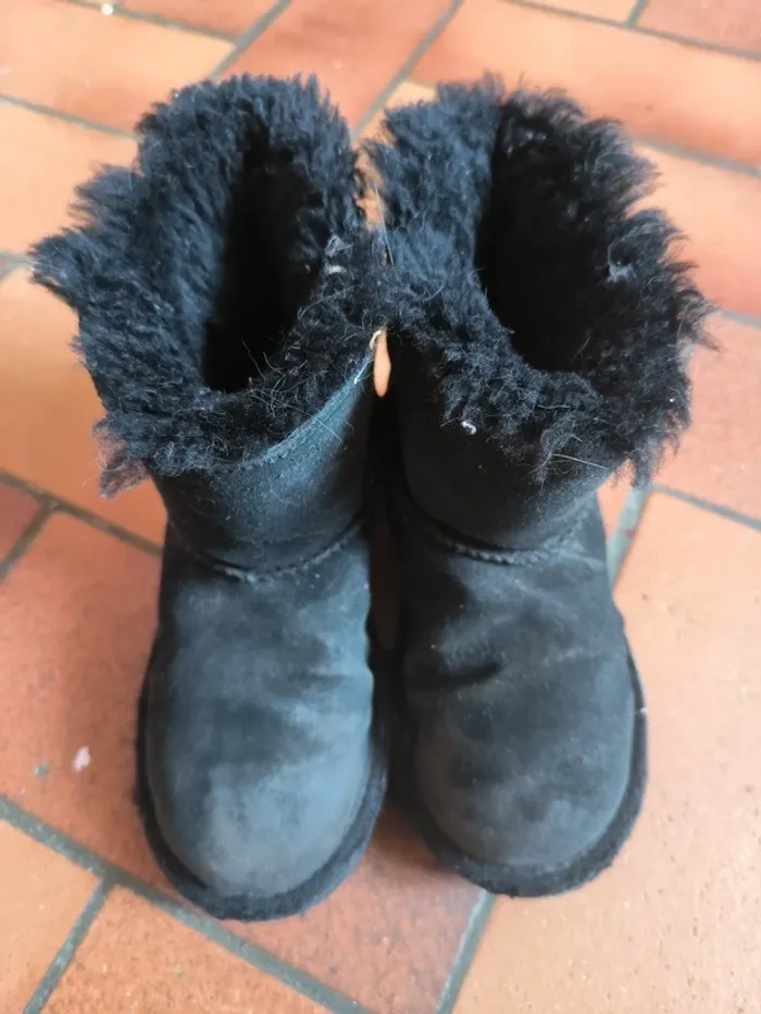 Bottine fourrée UGG pointure 30 - photo numéro 4