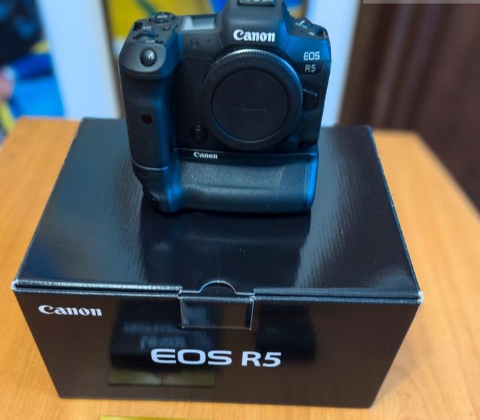 Canon EOS R5 + Grip BG-10