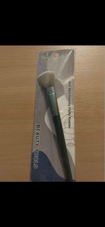 1 pinceau à maquillage neuf 