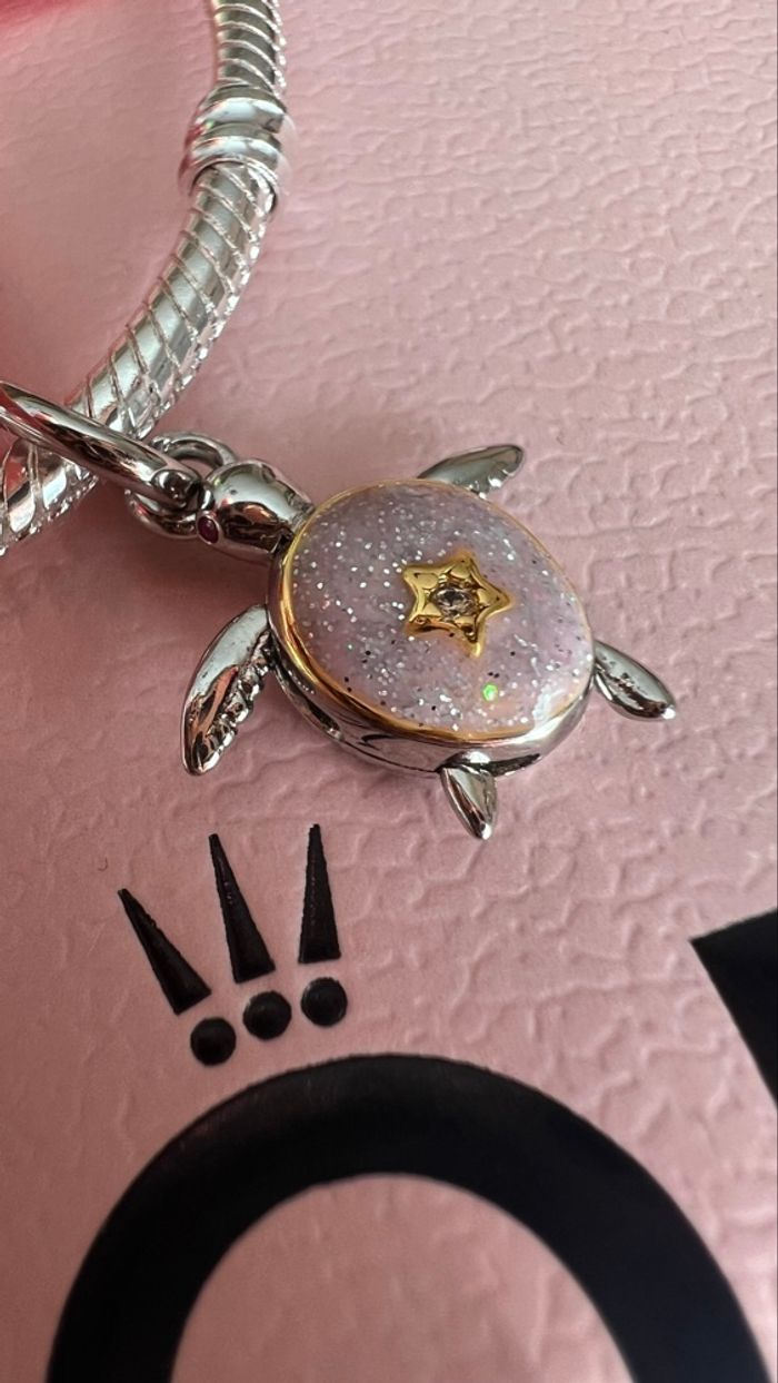 Tortue de mer rose et argenté - photo numéro 3