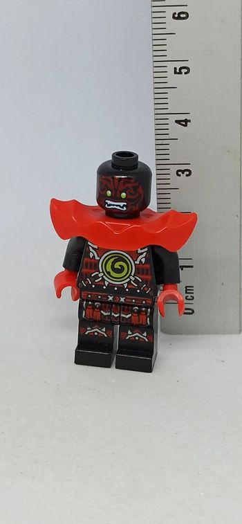 Figurine homme visage traits rouge lego
