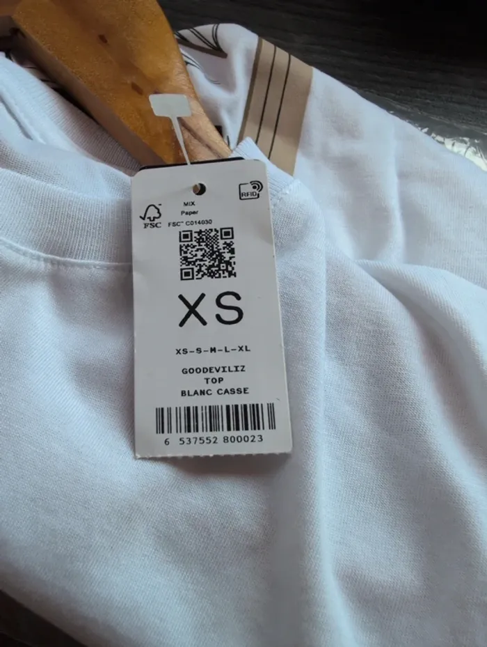 T-shirt the school for good and evil taille xs - photo numéro 7