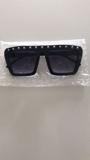 belle paire de lunette de soleil