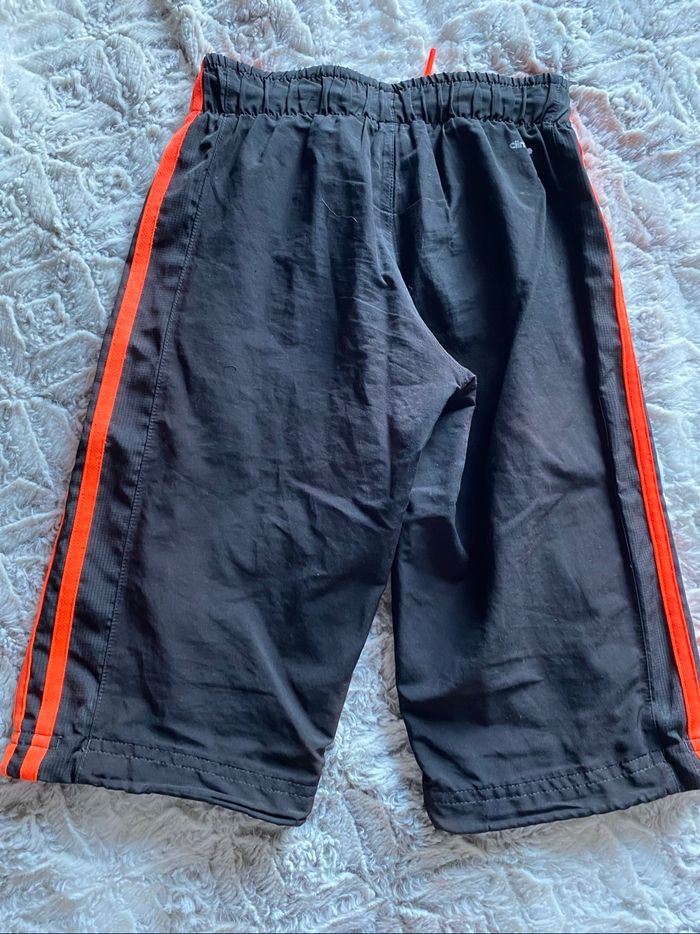 Bermuda Adidas 5/6 ans - photo numéro 2