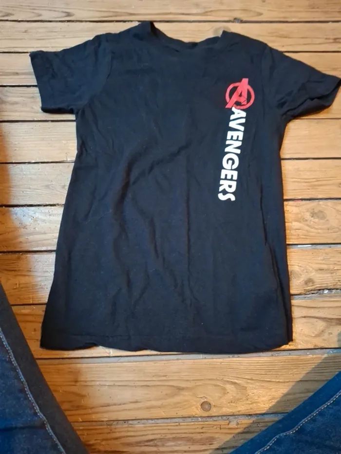 Tshirt avengers taille 8 ans