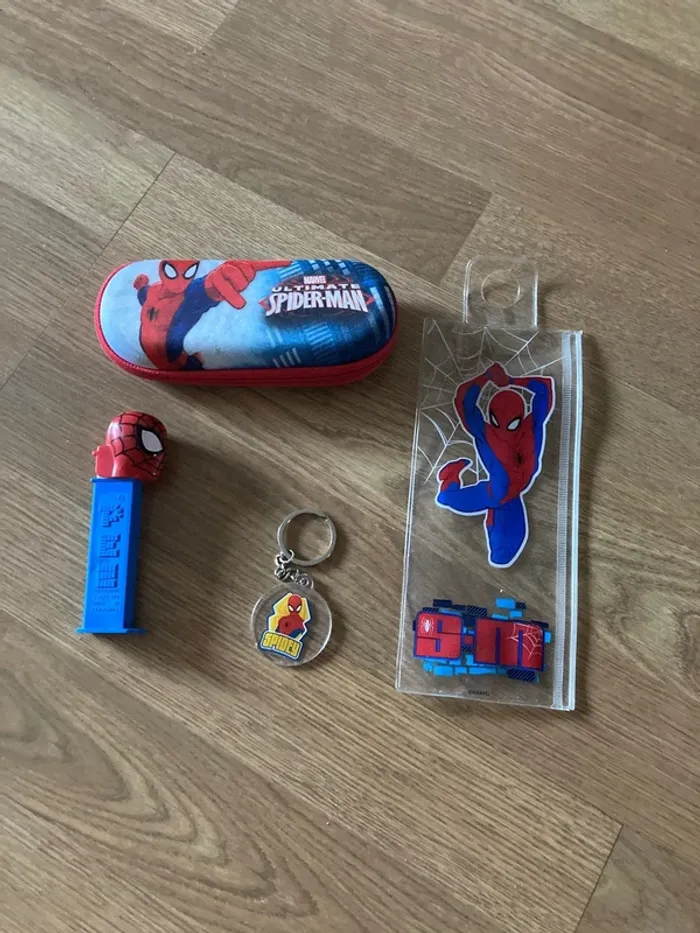 Lot de 4 objets Spiderman