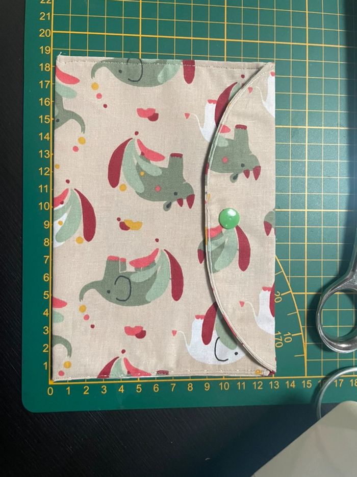 Jolie pochette doublée pour papiers goûter maquillage ou autre éléphant - photo numéro 9
