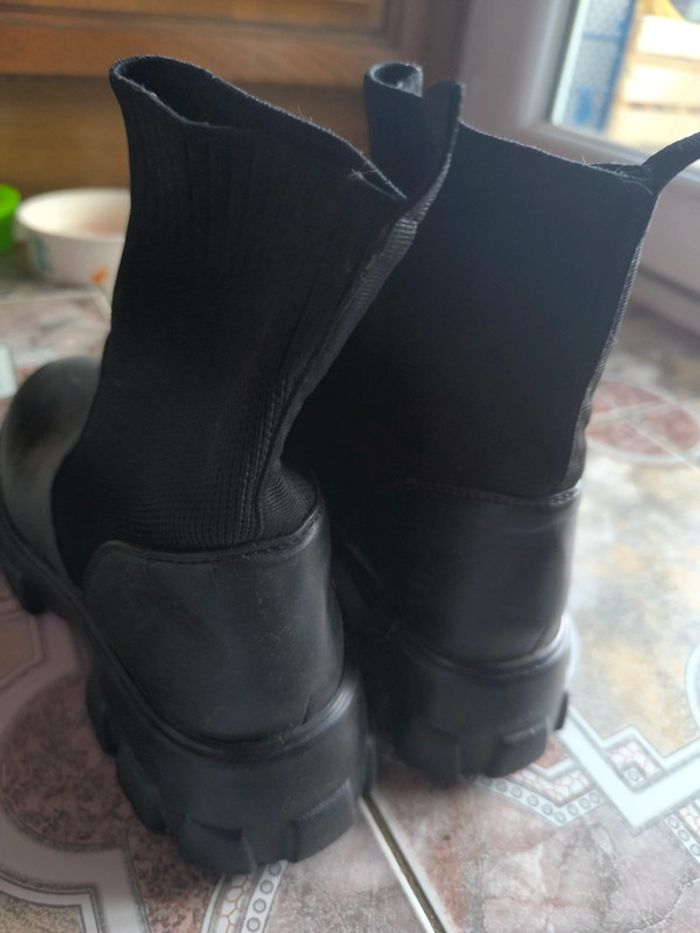 Paire de boots noires - photo numéro 8