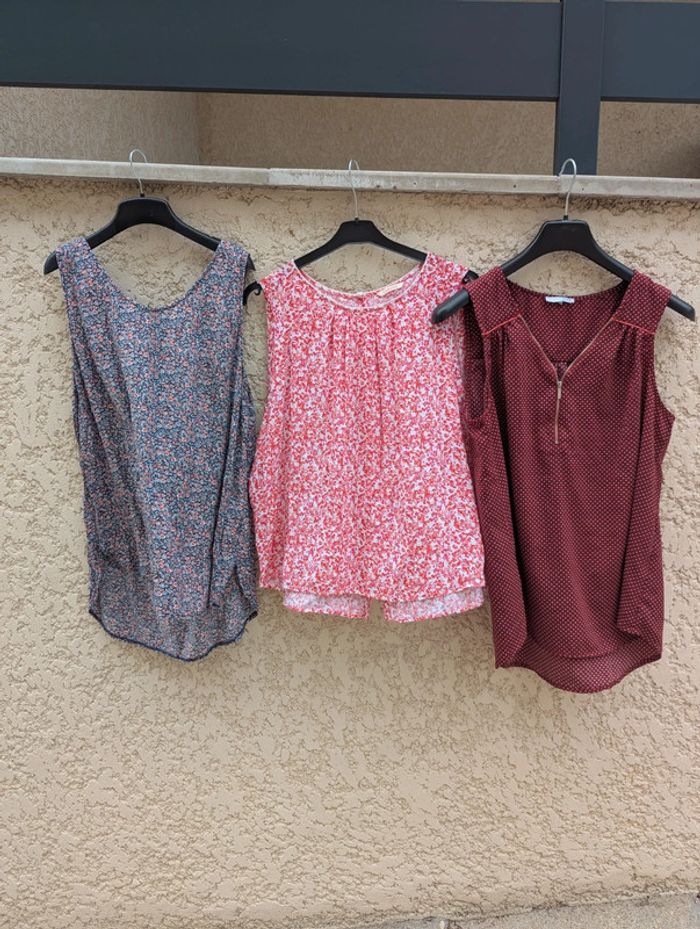 Lot de 3 tops/ blouse femme sans manches taille 42-44 en parfait état