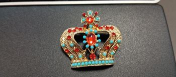 Broche couronne