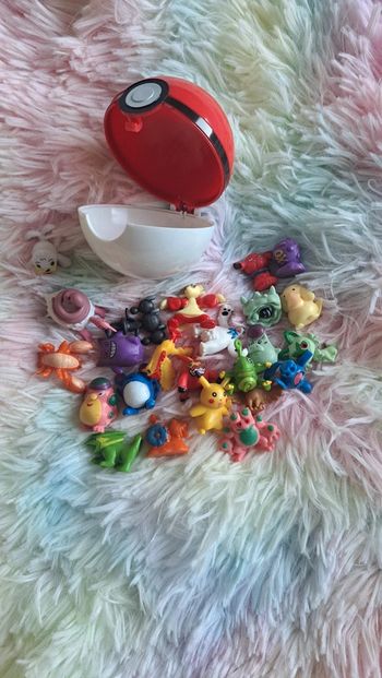 Figurines pokemon et pokeball