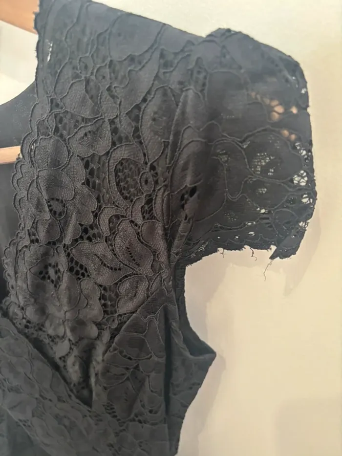 Robe cintrée mi longue en dentelle ( portée 1 fois ) - photo numéro 4