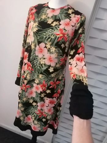 Robe manches longues fleurie asymétrique