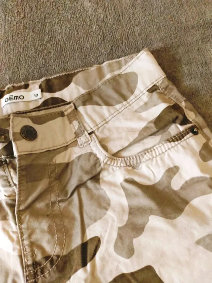 Très beau short 10 ans - photo numéro 5