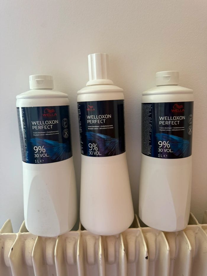 Lot de bouteilles d’Oxydant Wella 30 Volumes en lot ou à l’unité – Neuf
