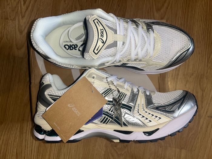 paire asics nyc navy blue neuve