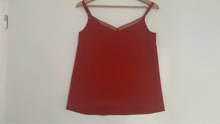 Top rouge - photo numéro 2