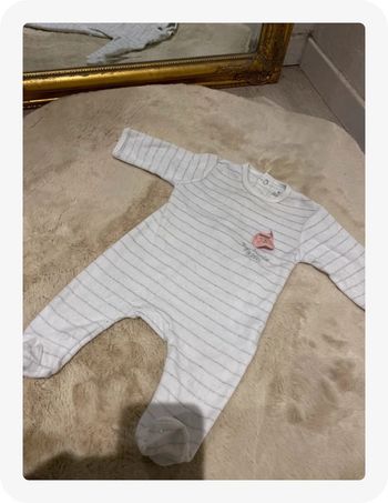 Pyjama blanc et gris