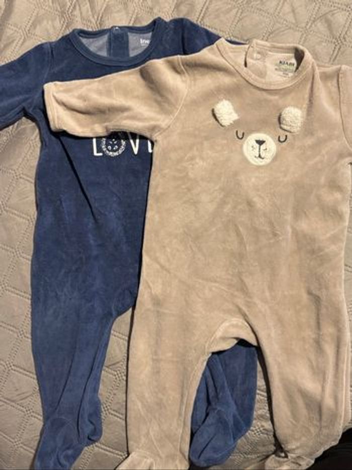 Lot de 2 pyjamas pour bébé 9 mois /marque Inextenso et Kiabi