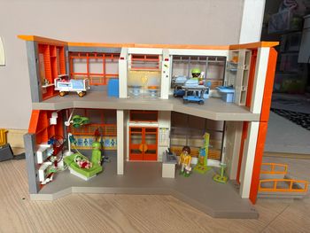 Hôpital pédiatrique playmobile