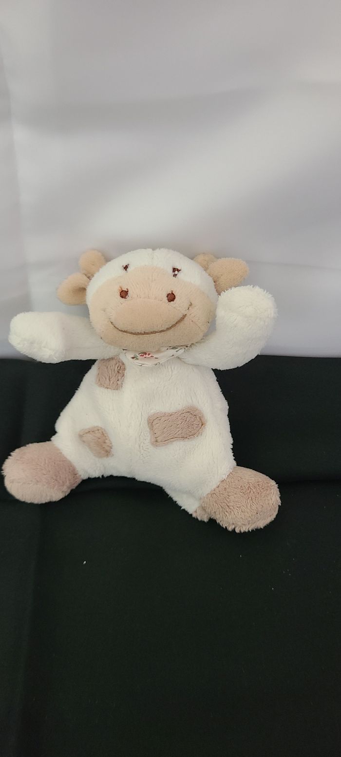Mini Doudou vache daisy blanche tachetée JOLLYBABY 15 cm - photo numéro 2