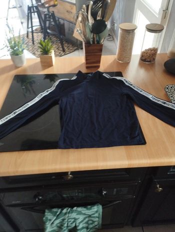 Haut sport femme ou fille tommy Hilfiger