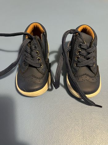 Chaussure bébé taille 19