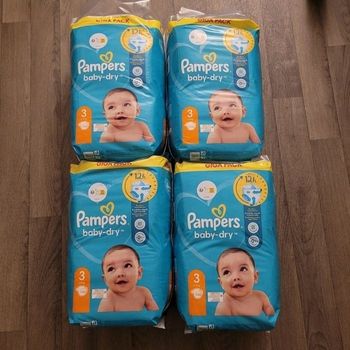 Couches Pampers Baby-dry 4 giga pack de Taille 3 au total 544 couches