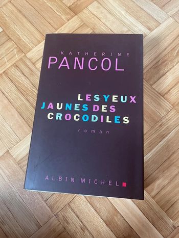 Les yeux jaunes des crocodiles